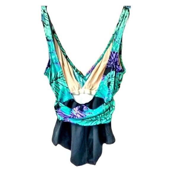 Catalina Women's Multi-color V-neck one piece   Swimsuit. SIZE 14 - Picture 2 of 9